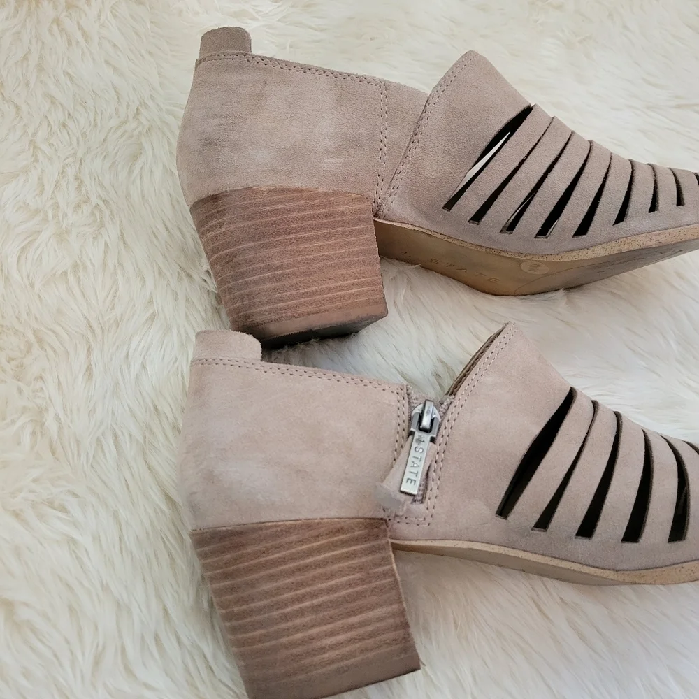 1.State Cutout Ankle Arnet Booties Sand 9